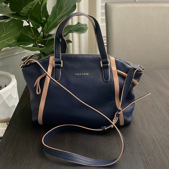 💙EUC COLE HAAN NAVY BLU + CREAM SHOULDER/SATCHEL CROSSBODY BAG - Picture 6 of 12